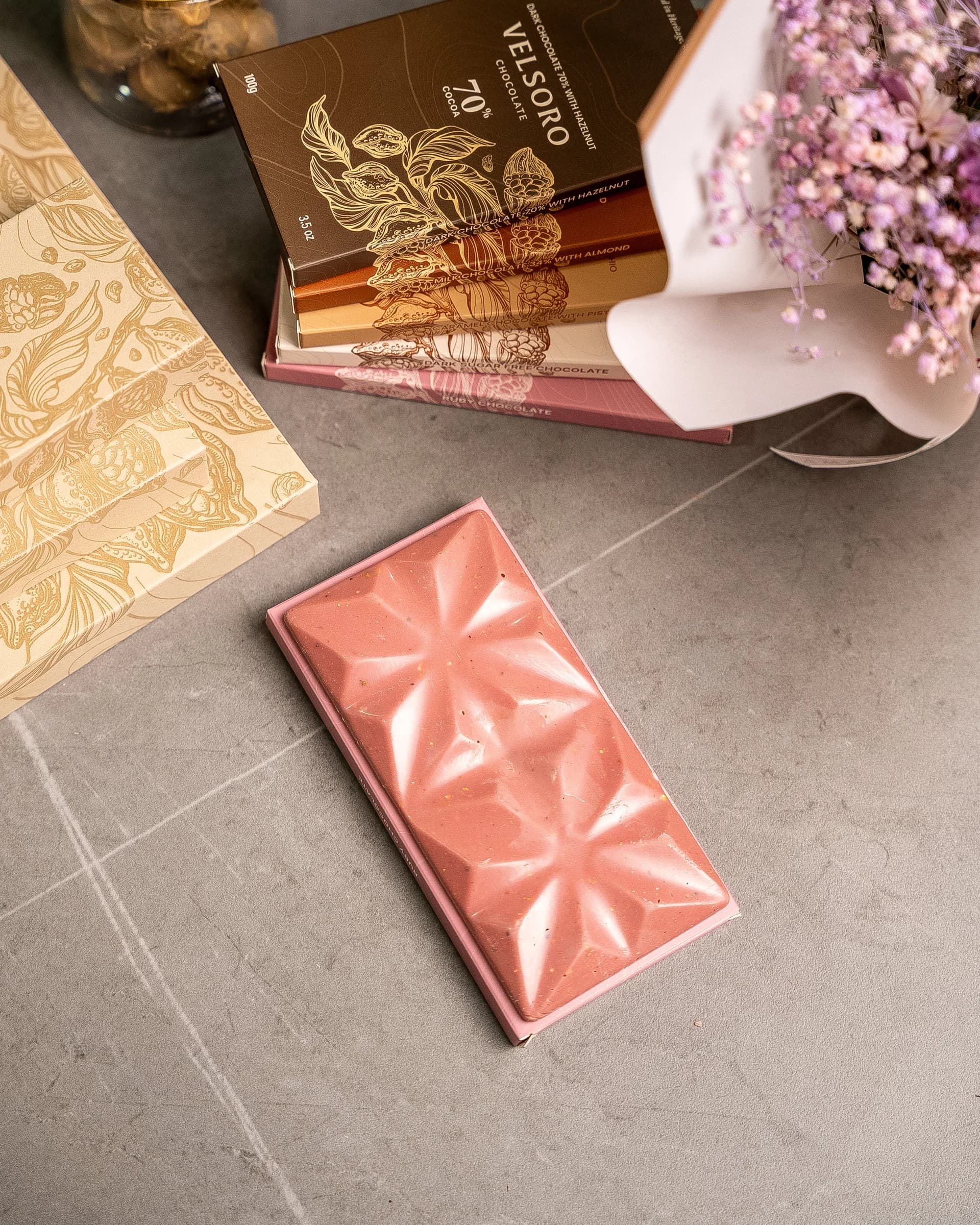 Velsoro Ruby & Pistachio Bar 100g